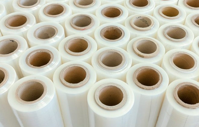 stretch wrap with a film containing recycled material