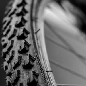 Car tire tread بررسی آج لاستیک ماشین
